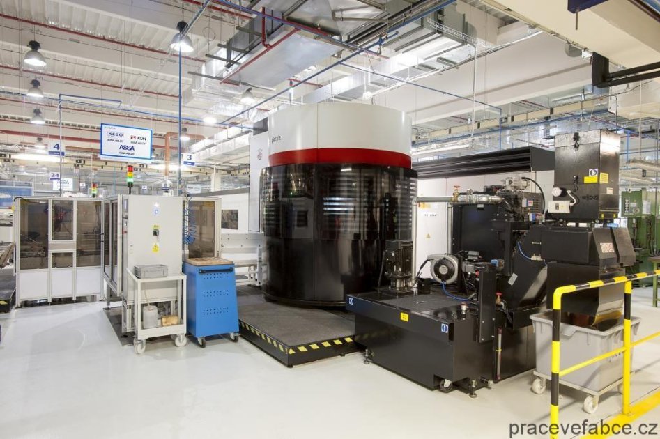 Práce seřizovačů CNC strojů v ASSA ABLOY Rychnov: preciznost, odbornost a tvořivost