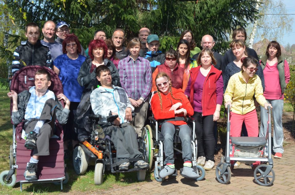 Zaměstnanci ASSA ABLOY Rychnov pomohli zahradě v Centru Orion přivítat jaro