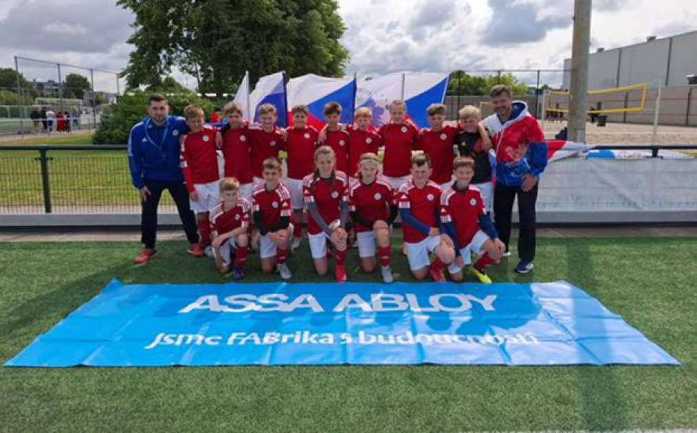 Mladí fotbalisté z Rychnova zazářili v Nizozemsku díky podpoře ASSA ABLOY