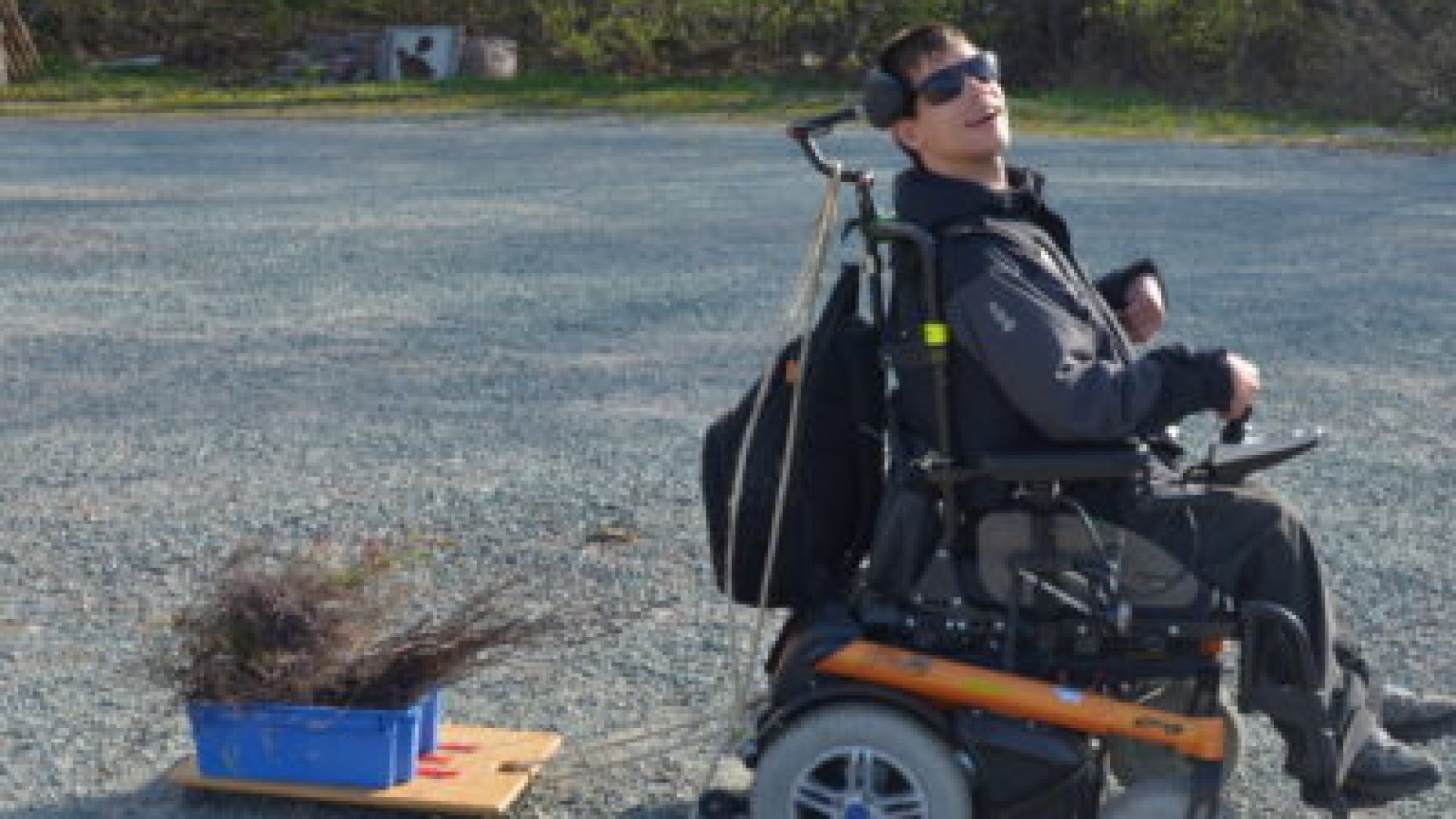 Zaměstnanci ASSA ABLOY Rychnov pomohli zahradě v Centru Orion přivítat jaro