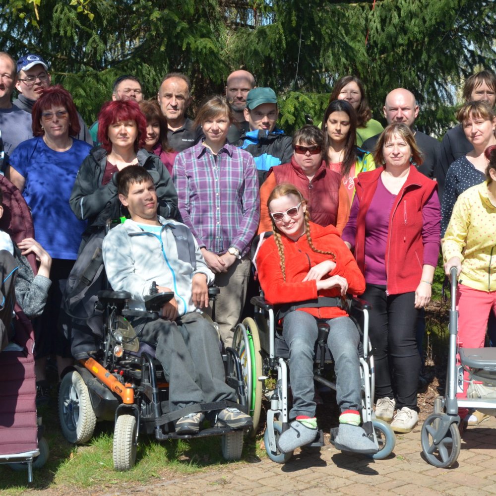 Zaměstnanci ASSA ABLOY Rychnov pomohli zahradě v Centru Orion přivítat jaro